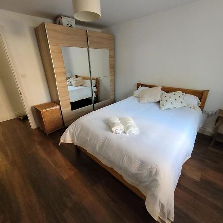 Comfortable Two Bedroom Modern Apartment لندن المظهر الخارجي الصورة