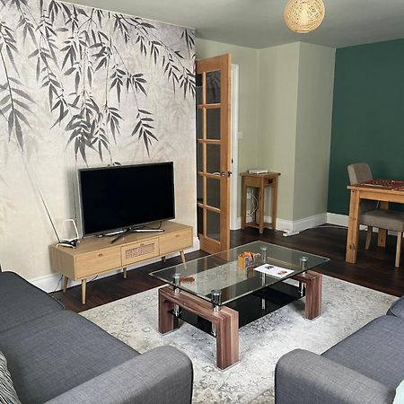 Comfortable Two Bedroom Modern Apartment لندن المظهر الخارجي الصورة