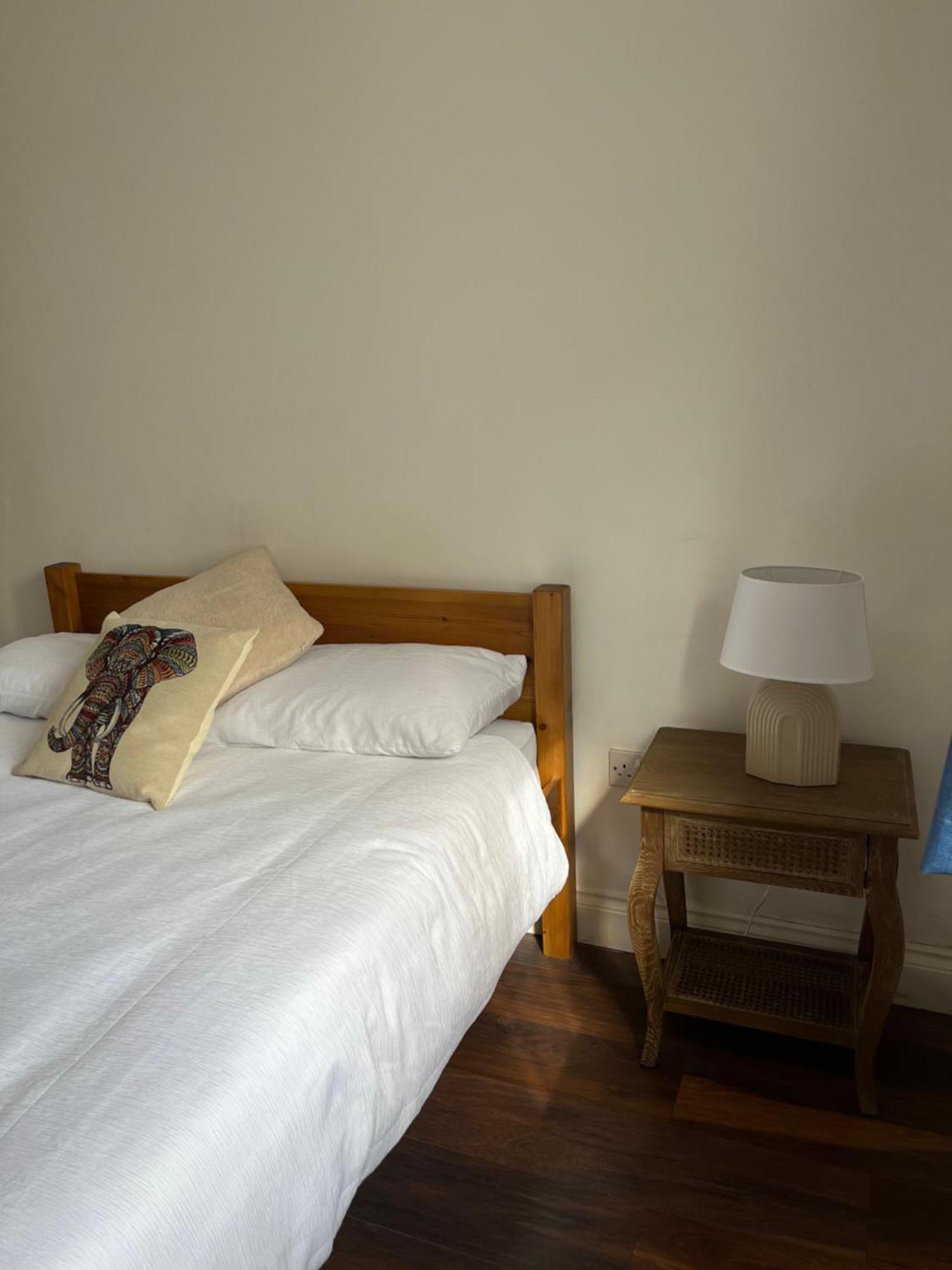 Comfortable Two Bedroom Modern Apartment لندن المظهر الخارجي الصورة